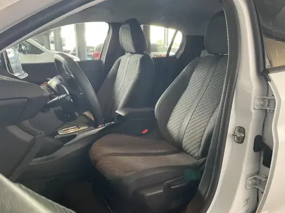 PEUGEOT 208 II - voiture d'occasion - Photo 17