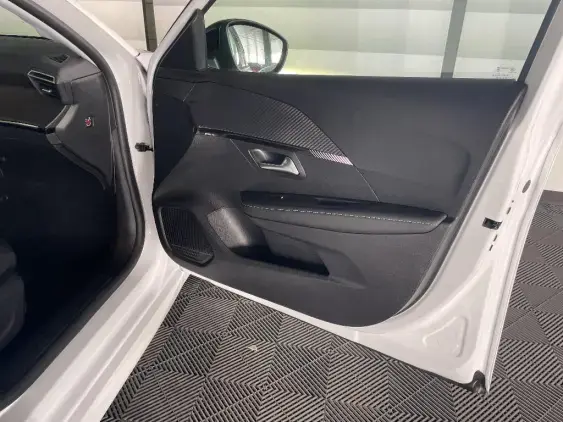 PEUGEOT 208 II - voiture d'occasion - Photo 19