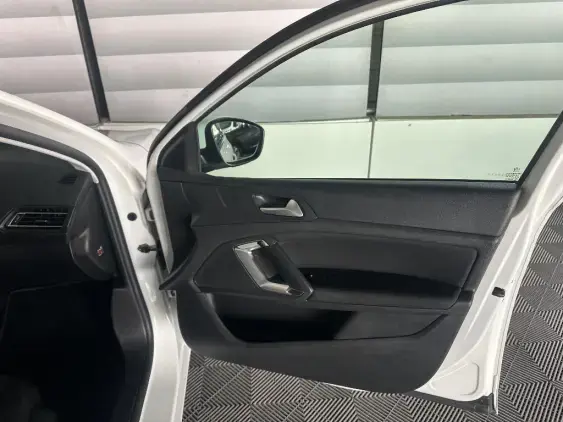 PEUGEOT 308 II - voiture d'occasion - Photo 19