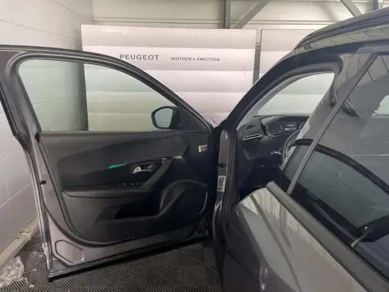 PEUGEOT 2008 II - voiture d'occasion - Photo 17