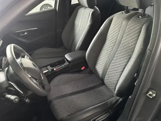 PEUGEOT 2008 II - voiture d'occasion - Photo 17