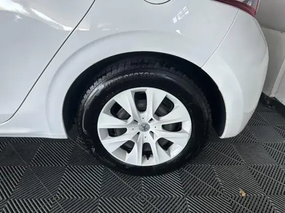 PEUGEOT 208 - voiture d'occasion - Photo 22