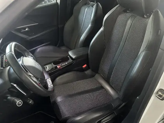 PEUGEOT 2008 II - voiture d'occasion - Photo 17