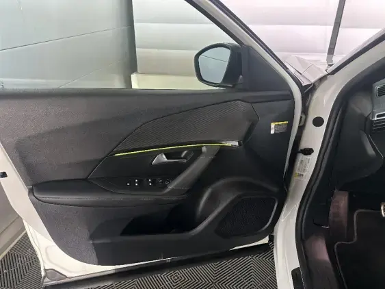 PEUGEOT 2008 II - voiture d'occasion - Photo 18