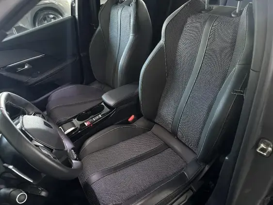 PEUGEOT 2008 II - voiture d'occasion - Photo 17