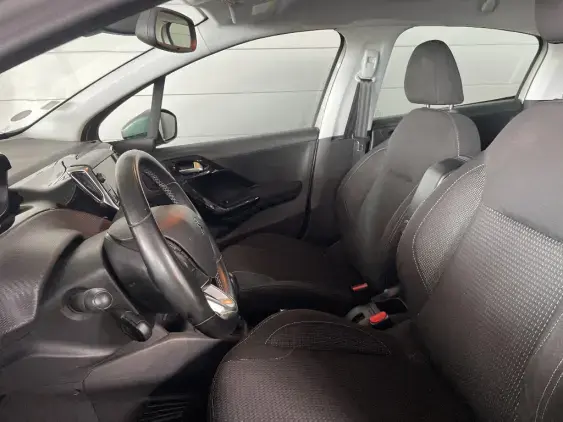 PEUGEOT 208 - voiture d'occasion - Photo 17