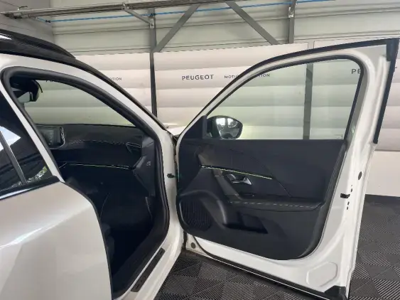 PEUGEOT 2008 II - voiture d'occasion - Photo 19