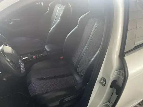 PEUGEOT 2008 II - voiture d'occasion - Photo 18