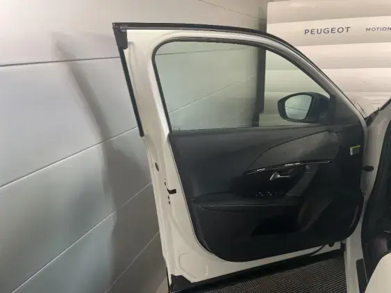 PEUGEOT 2008 II - voiture d'occasion - Photo 19