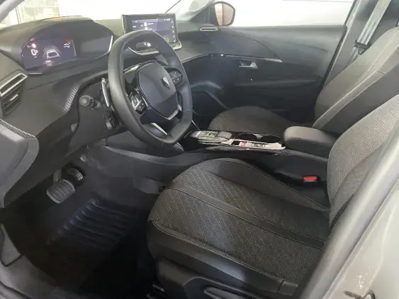 PEUGEOT 208 II - voiture d'occasion - Photo 18