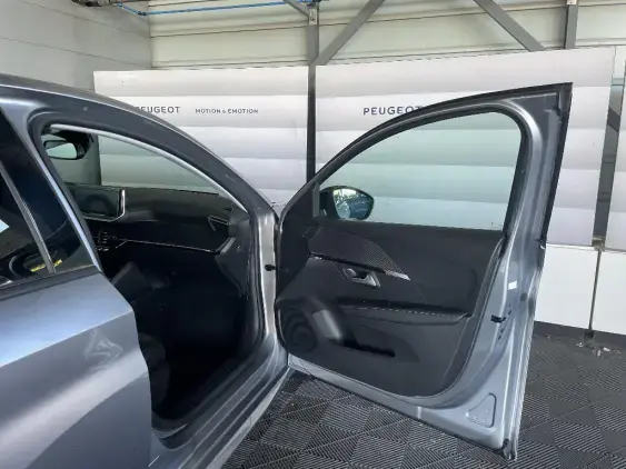 PEUGEOT 208 II - voiture d'occasion - Photo 19