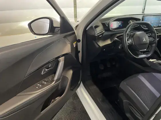 PEUGEOT 2008 II - voiture d'occasion - Photo 19