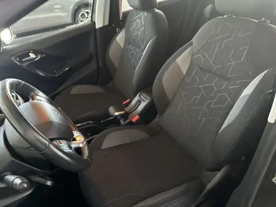 PEUGEOT 2008 - voiture d'occasion - Photo 17