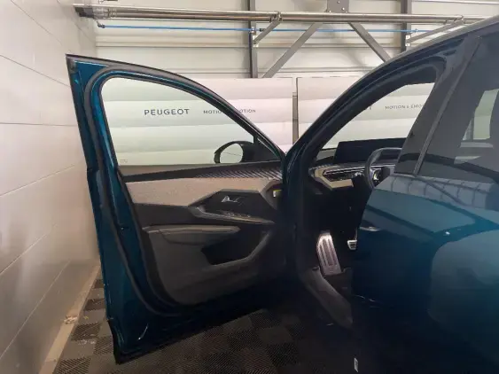 PEUGEOT 3008 ELECTRIQUE III - voiture d'occasion - Photo 17