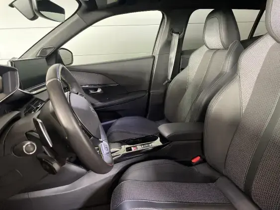 PEUGEOT 2008 II - voiture d'occasion - Photo 17