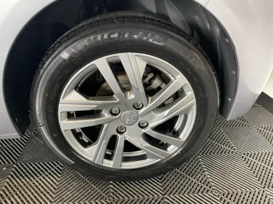 PEUGEOT 208 II - voiture d'occasion - Photo 24