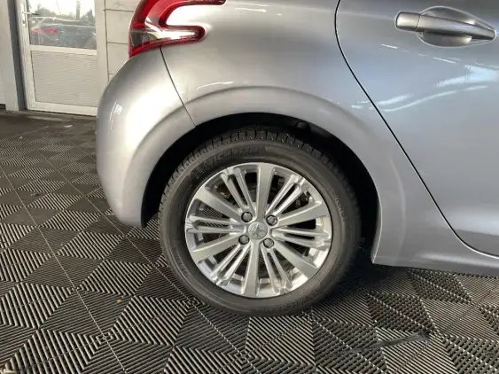 PEUGEOT 208 - voiture d'occasion - Photo 24