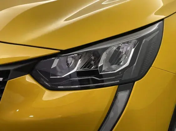 PEUGEOT 208 BUSINESS R II - voiture d'occasion - Photo 21