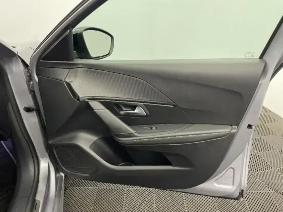 PEUGEOT 208 ELECTRIQUE II - voiture d'occasion - Photo 19