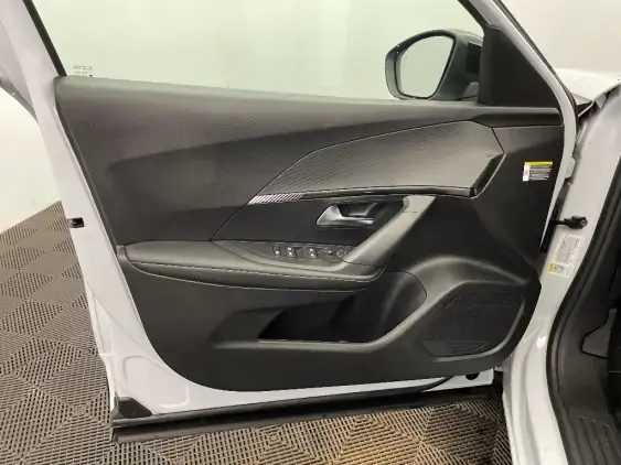 PEUGEOT 2008 II - voiture d'occasion - Photo 18