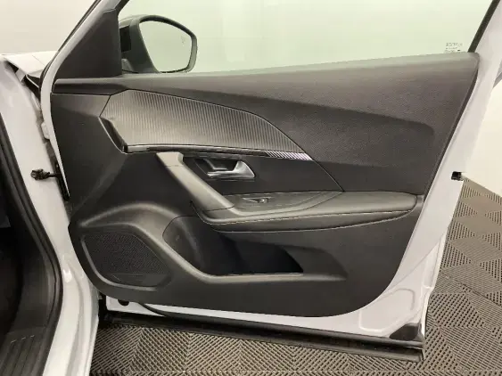 PEUGEOT 2008 II - voiture d'occasion - Photo 19