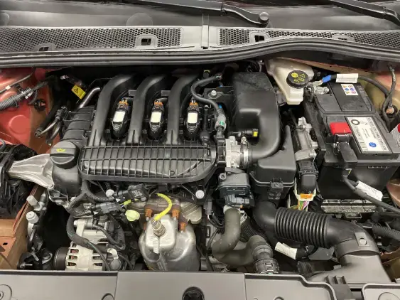 PEUGEOT 208 BUSINESS R II - voiture d'occasion - Photo 20