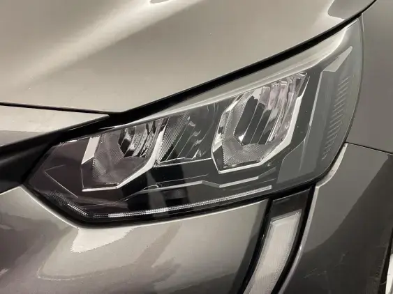 PEUGEOT 208 BUSINESS R II - voiture d'occasion - Photo 20