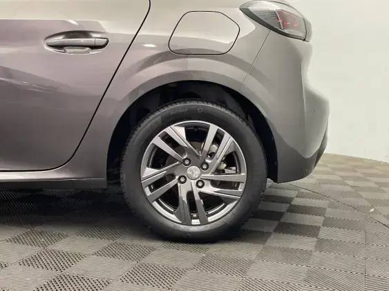 PEUGEOT 208 BUSINESS R II - voiture d'occasion - Photo 22