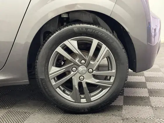 PEUGEOT 208 BUSINESS R II - voiture d'occasion - Photo 24