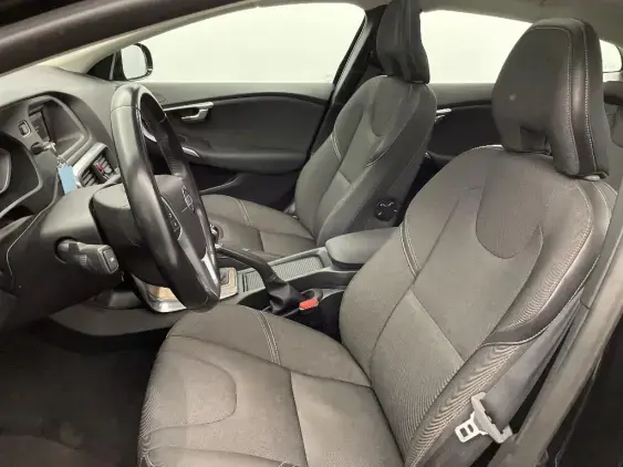 VOLVO V40 II - voiture d'occasion - Photo 17