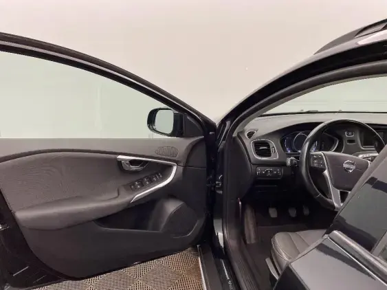 VOLVO V40 II - voiture d'occasion - Photo 18