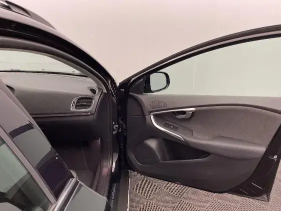 VOLVO V40 II - voiture d'occasion - Photo 19