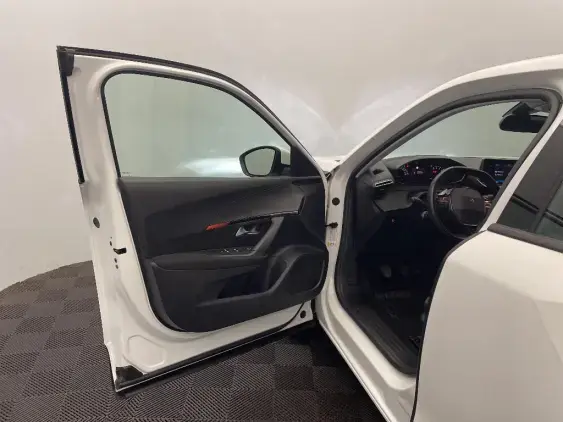 PEUGEOT 2008 II - voiture d'occasion - Photo 17