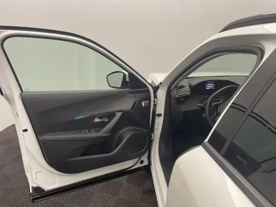 PEUGEOT 2008 II - voiture d'occasion - Photo 19