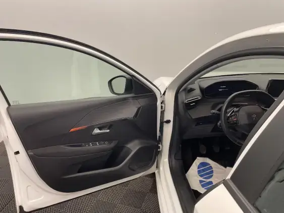 PEUGEOT 208 BUSINESS R II - voiture d'occasion - Photo 19