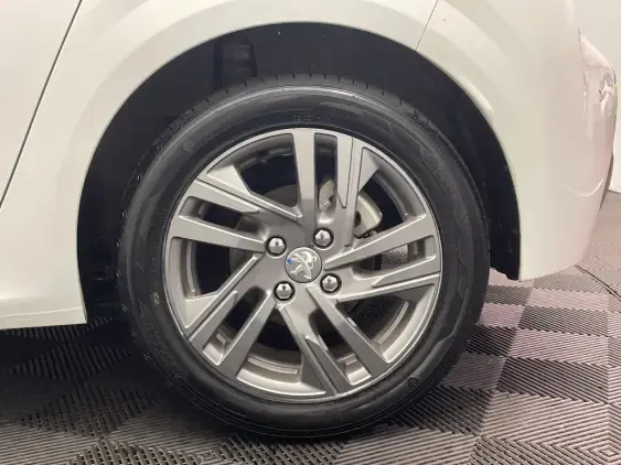 PEUGEOT 208 BUSINESS R II - voiture d'occasion - Photo 24