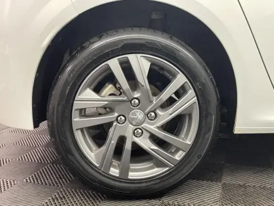 PEUGEOT 208 BUSINESS R II - voiture d'occasion - Photo 25