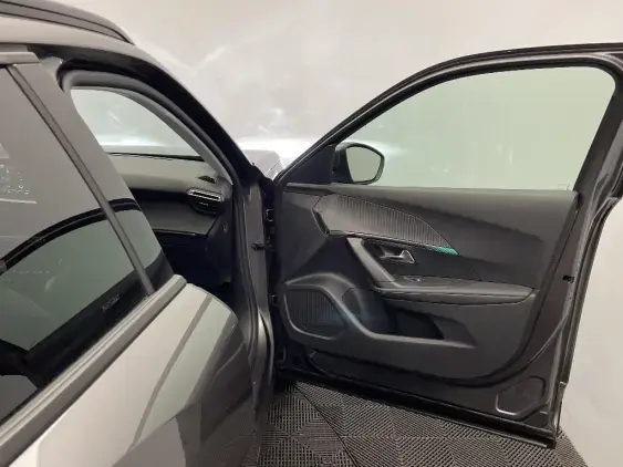 PEUGEOT 2008 II - voiture d'occasion - Photo 19