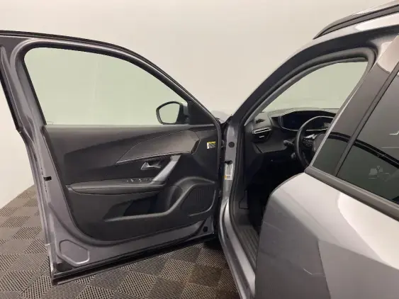 PEUGEOT 2008 II - voiture d'occasion - Photo 19