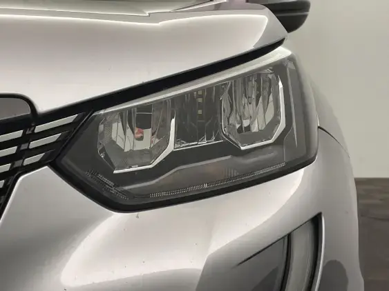 PEUGEOT 2008 II - voiture d'occasion - Photo 22