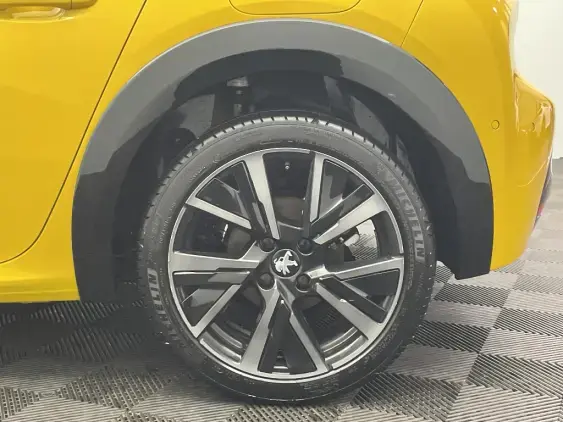 PEUGEOT 208 BUSINESS R II - voiture d'occasion - Photo 24