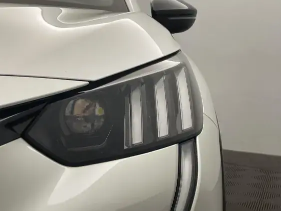 PEUGEOT 208 BUSINESS R II - voiture d'occasion - Photo 22