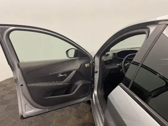 PEUGEOT 208 BUSINESS R II - voiture d'occasion - Photo 19