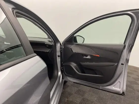 PEUGEOT 208 BUSINESS R II - voiture d'occasion - Photo 20