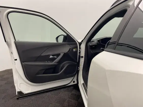 PEUGEOT 2008 II - voiture d'occasion - Photo 19