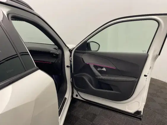 PEUGEOT 2008 II - voiture d'occasion - Photo 20