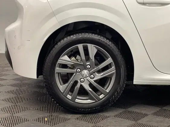 PEUGEOT 208 II - voiture d'occasion - Photo 24