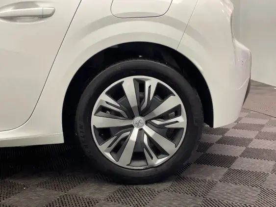 PEUGEOT 208 II - voiture d'occasion - Photo 22