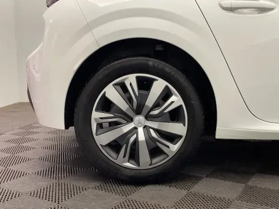 PEUGEOT 208 II - voiture d'occasion - Photo 23