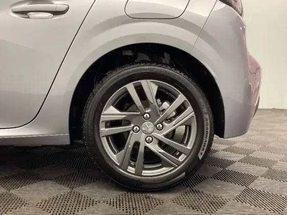 PEUGEOT 208 BUSINESS R II - voiture d'occasion - Photo 24